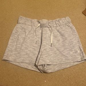 Lululemon On the Fly Short Size 6